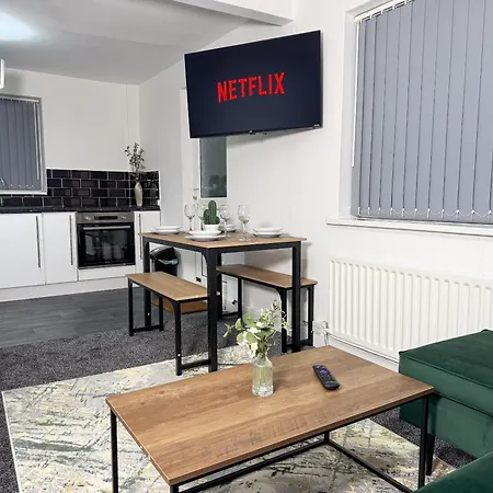 Churchill Retreat 4br Entire South Bank