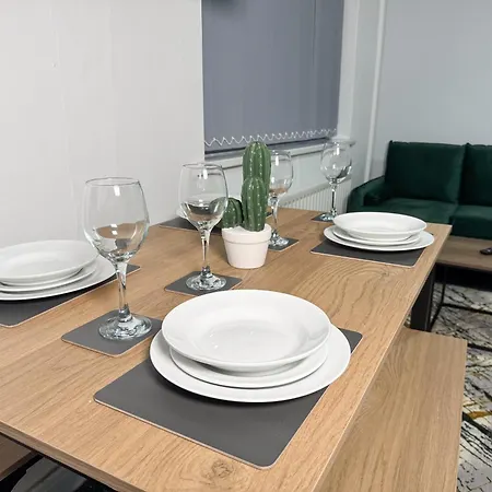 Churchill Retreat 4br Entire